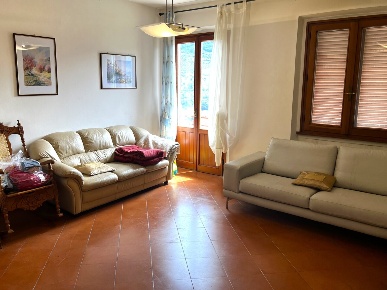 Foto Appartamento in Via Baccio 8, Vaiano Centro di 140 m² con 5 locali