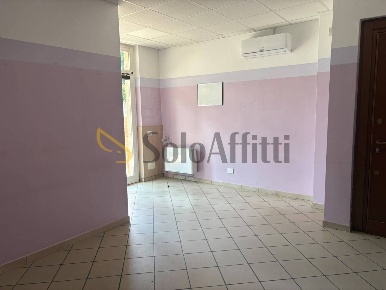 Foto Locale commerciale in Via Contardo Ferrini 42, Samarate Centro