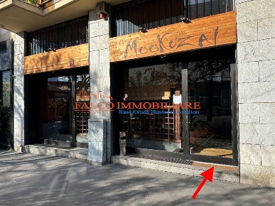 Foto Negozio in Via Arona, Milano Sempione di 280 m² con 4 locali