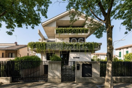 Foto Villa unifamiliare a Solarolo di 595 m² con 6 locali in vendita