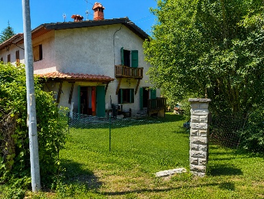 Foto Appartamento a Castel San Niccolò di 127 m² con 5 locali in vendita