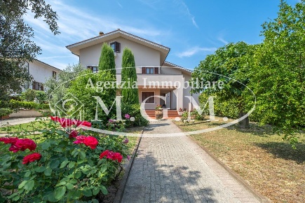 Foto Casa indipendente a Calcinaia Centro di 280 m² con 15 locali