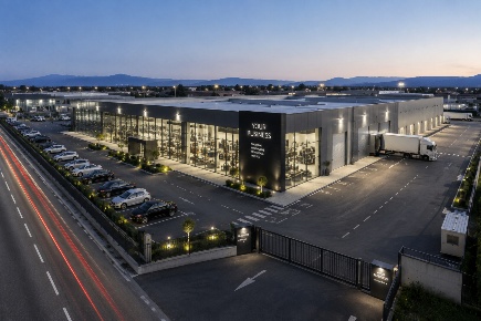 Foto Laboratorio a Pistoia Vergine di 4100 m² con 15 locali in affitto
