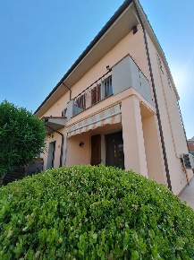 Foto Villa a schiera a Calcinaia Fornacette di 154 m² con 5 locali