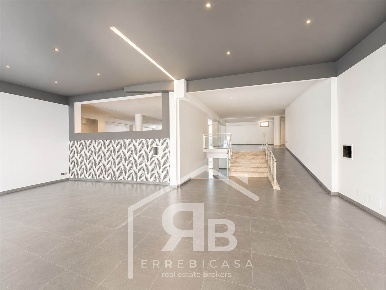 Foto Negozio in Corso Armando Diaz, Mazara del Vallo Centro di 400 m²