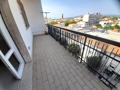 Foto Appartamento a Cecina Cecina Centro di 131 m² con 6 locali in affitto