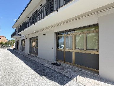 Foto Attività commerciale in via d'accorso, Camerino Centro di 120 m²