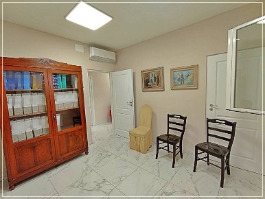 Foto Ufficio a Castagneto Carducci Donoratico di 85 m² con 6 locali