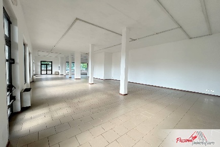 Foto Locale commerciale in Via Delle Agostiniane 31, Verona Avesa di 400 m²