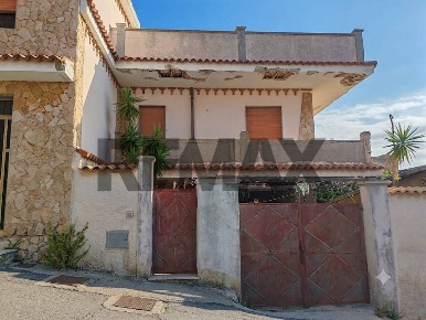 Foto Casa indipendente in via poggio del carancino 104, Siracusa di 184 m²