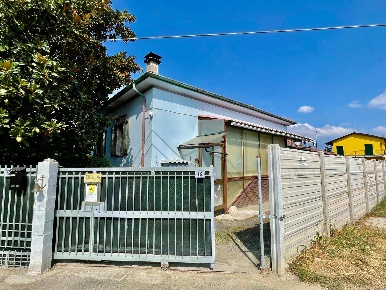 Foto Casa indipendente a Alessandria Cabanette di 100 m² con 5 locali
