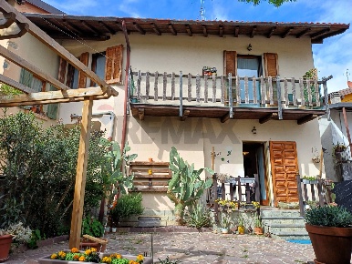 Foto Appartamento in Via Foppaluera 10, Brivio Centro di 105 m² in vendita
