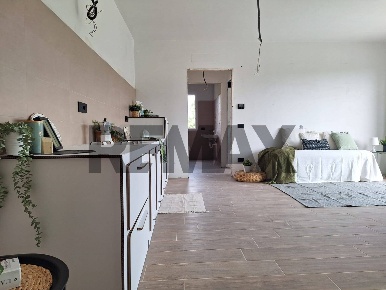 Foto Appartamento in Viale Lombardia 1, Bregnano di 103 m² con 3 locali