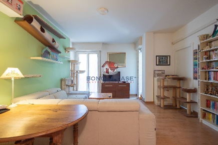 Foto Appartamento in Via Luigi Chiarelli 16, Milano Gallaratese di 97 m²