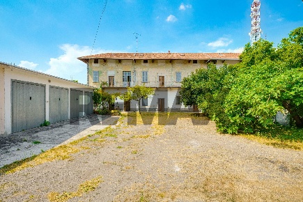Foto Appartamento in VIA BIZZOZZERO 3, Busto Arsizio Ospedale di 390 m²