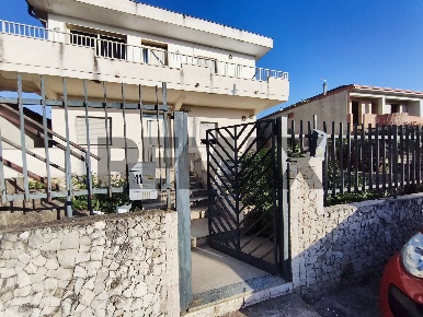 Foto Villa unifamiliare in Via Perù 11, Vittoria di 116 m² con 6 locali