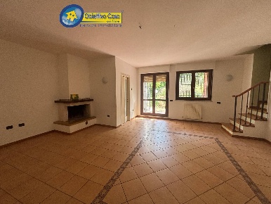 Foto Appartamento in Via Ernesto Villani 2, Teramo Centro di 140 m²