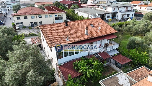 Foto Case semi ndipendenti in Via dei limoni, Massa Zona Industriale