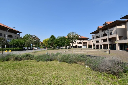 Foto Locale commerciale in Via Buonarroti 7, Bernareggio Centro di 220 m²