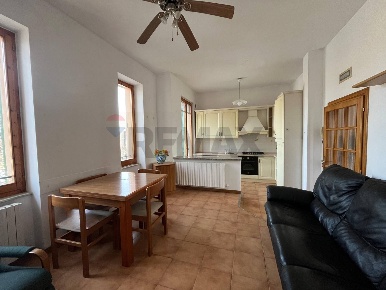 Foto Appartamento in Via Stazione 12, Cannara Centro di 89 m² con 3 locali