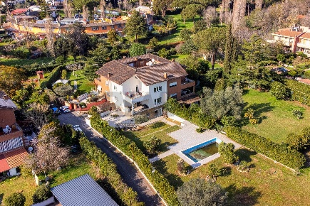 Foto Villa unifamiliare in Via Cristoforo Colombo casalpalocco 2518, Roma