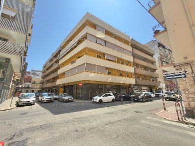Foto Locale commerciale in Tre Novembre 17-19/A-19/B, Barletta di 120 m²