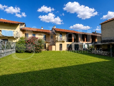 Foto Rustico in Via CiriÃ¨ 15, Caselette Centro di 450 m² con 20 locali