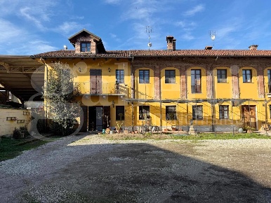 Foto Casa indipendente in Frazione Falchetto, Bra Falchetto di 245 m²