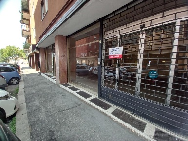 Foto Negozio in Corso Venezia 7, Verona Borgo Venezia di 100 m² in vendita