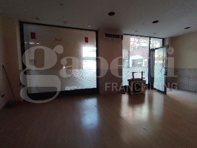 Foto Negozio a Siracusa Tica - Zecchino di 65 m² con 1 locali in affitto