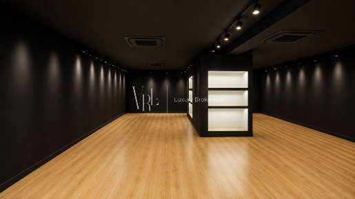 Foto Locale commerciale a Roma Barberini di 120 m² in affitto