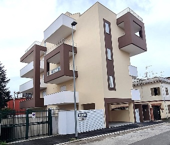 Foto Appartamento in Via Piemonte 9, Aprilia Centro di 95 m² con 3 locali