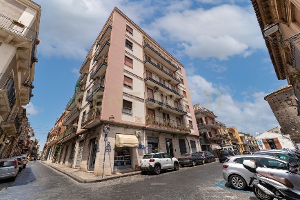 Foto Appartamento in PIazza Indipendence 3, Misterbianco Centro di 190 m²