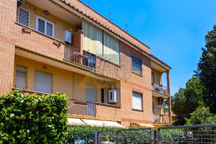 Foto Appartamento in Via Capitinzano, Roma Quarto Miglio di 109 m²