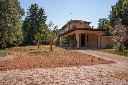 Foto Villa unifamiliare in Via Rizzardi Luigi 116, Concesio di 325 m²