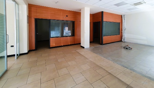 Foto Locale commerciale in Via Corsica, Brescia Don Bosco di 210 m²