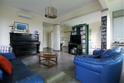 Foto Appartamento a Sarzana di 120 m² con 5 locali in affitto