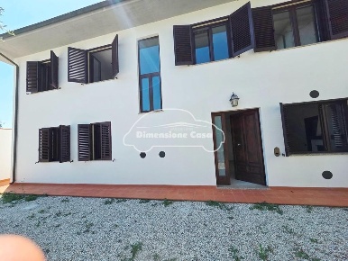Foto Villa unifamiliare a Lucca Sant'Angelo di 167 m² con 7 locali