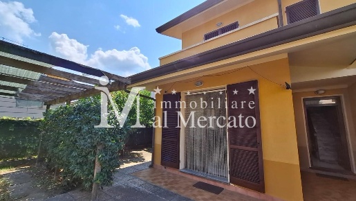 Foto Villa a schiera a Viareggio Torre del Lago di 110 m² con 6 locali