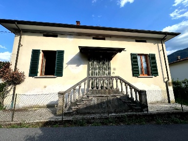 Foto Casa indipendente a Barga Fornaci Di Barga di 110 m² con 6 locali