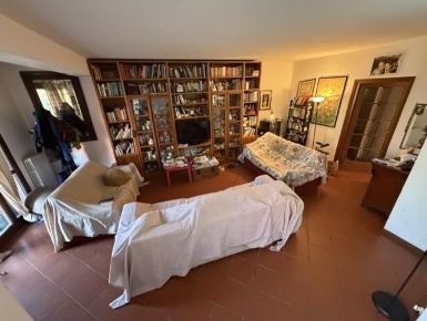 Foto Villa bifamiliare a Vicopisano Centro di 220 m² con 8 locali