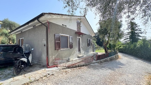 Foto Villa unifamiliare a Lucca Maggiano - San Macario di 51 m² in vendita