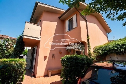 Foto Villa unifamiliare a Lucca Tempagnano - Picciorana di 193 m²