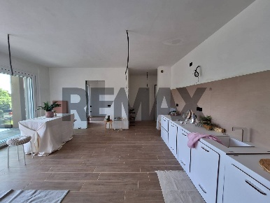 Foto Appartamento in Via Testori 1, Lomazzo di 95 m² con 3 locali