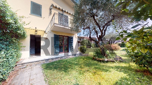 Foto Villa a schiera in Via Martiri di San Terenzo 2, Viareggio di 156 m²