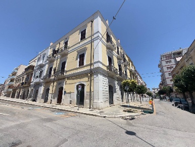 Foto Locale commerciale in Via Ettore Baldassarre 60-62-64, Trani di 286 m²