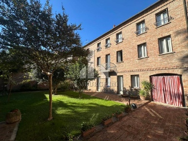 Foto Casa indipendente in Via Ludovico Ariosto, Ferrara Centro Storico