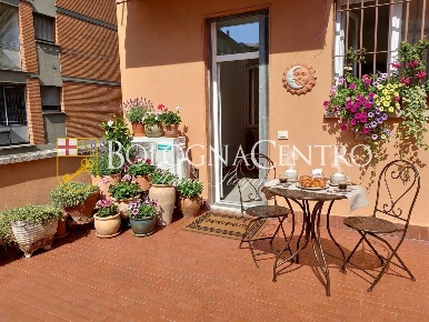 Foto Appartamento in Via Del Borgo Di San Pietro, Bologna Irnerio di 110 m²