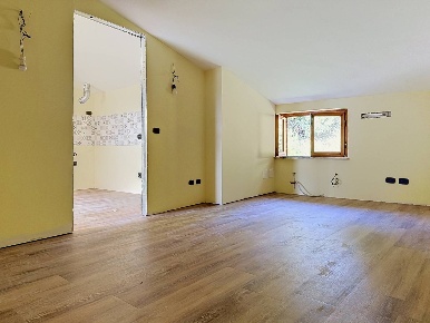 Foto Appartamento in Via Nomentana 9, Mentana Centro di 70 m² con 3 locali