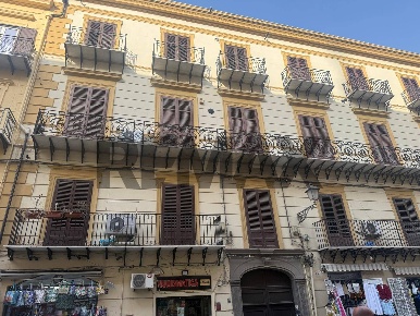 Foto Appartamento in via Maqueda 129, Palermo Kalsa di 169 m² con 4 locali